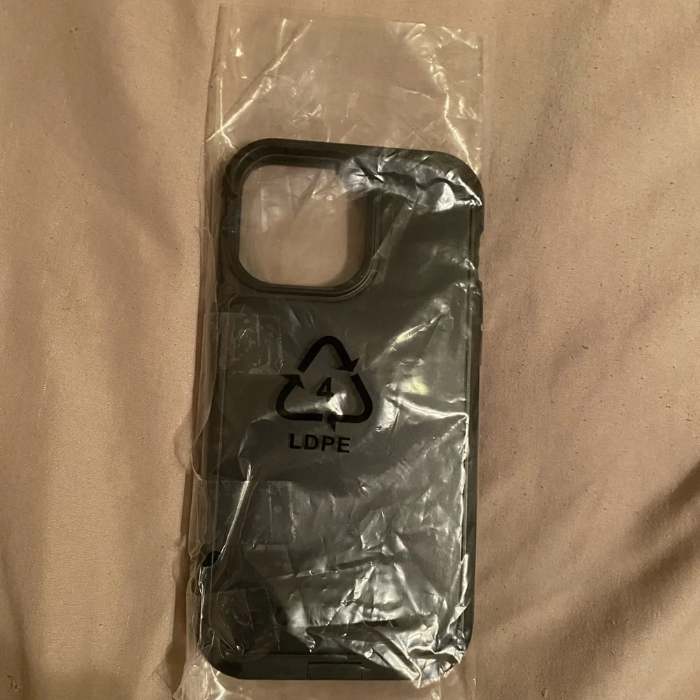 NEW - OtterBox - Symmetry Series+ for MagSafe Hard Shell